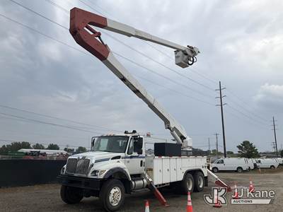 Altec A77T, 82 ft, Articulating & Telescopic Material Handling Bucket Truck