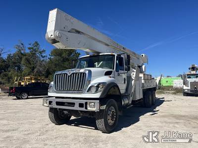 Altec A77T-E93-MH, 98 ft, Articulating & Telescopic Material Handling Elevator Bucket Truck