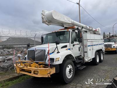 Altec AM55, 60 ft, Over-Center Material Handling Bucket Truck