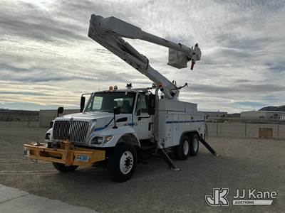 Altec AM55, 60 ft, Over-Center Material Handling Bucket Truck