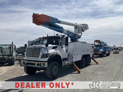 Altec AM55, 60 ft, Over-Center Material Handling Bucket Truck