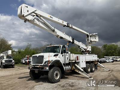 Altec AH100, 100 ft, Articulating & Telescopic Material Handling Bucket Truck