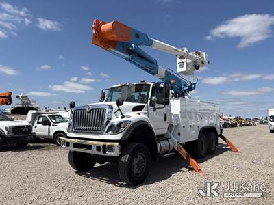 Altec AM55, 60 ft, Material Handling Bucket Truck