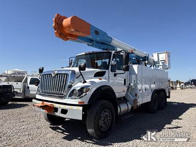 Altec AM55, 60 ft, Over-Center Material Handling Bucket Truck
