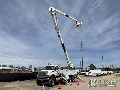 Altec AH100, 100 ft, Articulating & Telescopic Material Handling Bucket Truck