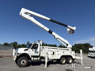 Altec A77T-E93, 98 ft, Articulating & Telescopic Elevator Bucket Truck