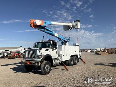 Altec AM55, 60 ft, Over-Center Material Handling Bucket Truck