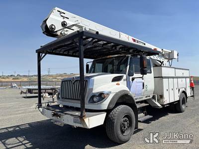 Terex HRX-60, 65 ft, Material Handling Bucket Truck