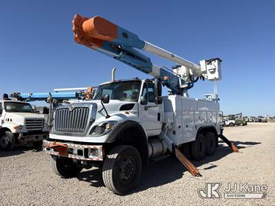 Altec AM55, 60 ft, Over-Center Material Handling Bucket Truck