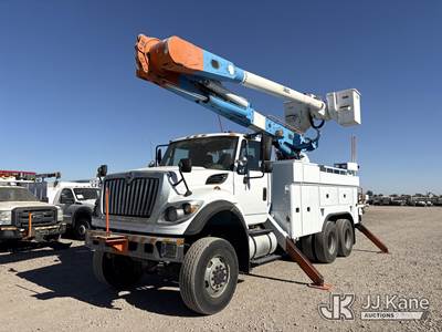 Altec AM55, 60 ft, Over-Center Material Handling Bucket Truck