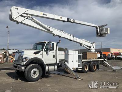 Altec AH100, 100 ft, Articulating & Telescopic Material Handling Bucket Truck