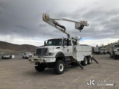 Altec AM55-E, 60 ft, Over-Center Material Handling Bucket Truck