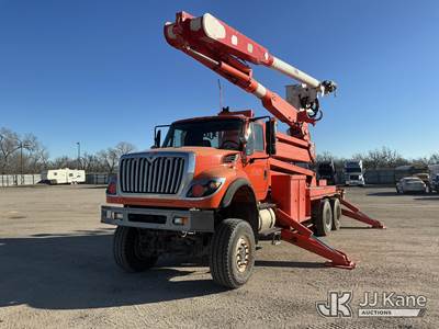 Altec AM855-E88, 98 ft, Over-Center Material Handling Double Elevator Bucket Truck