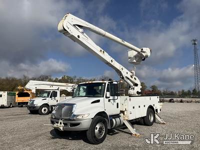 Altec AA55-MH, 60 ft, Material Handling Bucket Truck