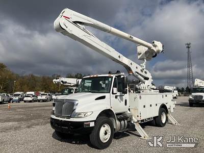 Altec AA55-MH, 60 ft, Material Handling Bucket Truck