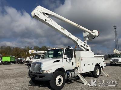Altec AA55-MH, 60 ft, Material Handling Bucket Truck