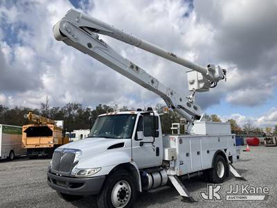 Altec AA55-MH, 60 ft, Material Handling Bucket Truck