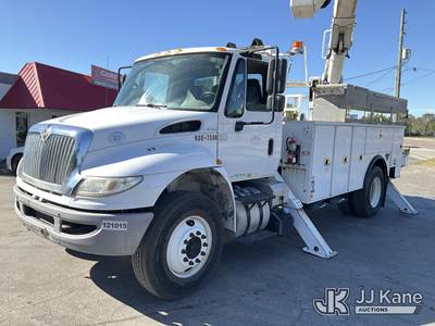 Altec AA55, Material Handling Bucket Truck