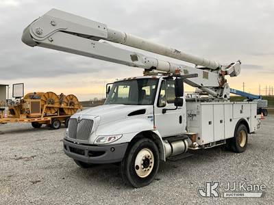 Altec AA755-MH, 60 ft, Material Handling Bucket Truck