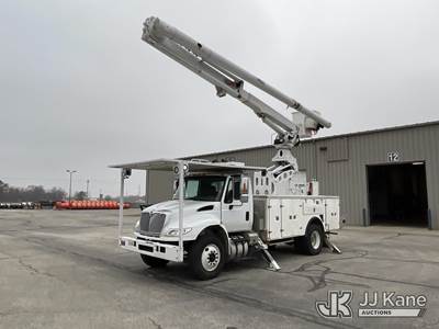 Altec LR760-E70, 75 ft, Over-Center Elevator Bucket Truck
