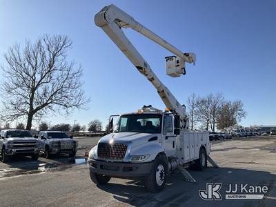 Altec AA755-MH, 60 ft, Material Handling Bucket
