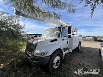 Altec AA55, 60 ft, Material Handling Bucket Truck