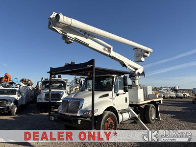 Altec LRV-57, 62 ft, Over-Center Bucket Truck