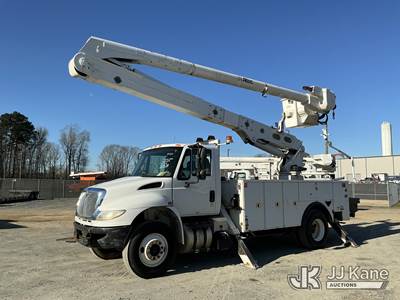 Altec AA55-MH, 61 ft, Material Handling Bucket Truck