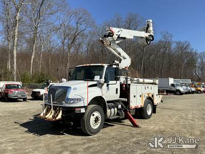 Altec AT41M, 45 ft, Articulating & Telescopic Bucket Truck