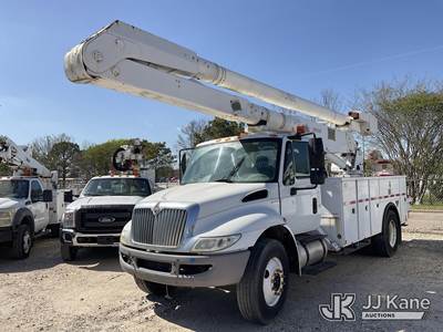 Altec AA755, 60 ft, Material Handling Bucket Truck