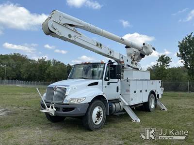 Altec AA55-MH, 60 ft, Material Handling Bucket Truck