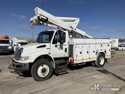 Altec TA45M, 49 ft, Articulating & Telescopic Material Handling Bucket Truck