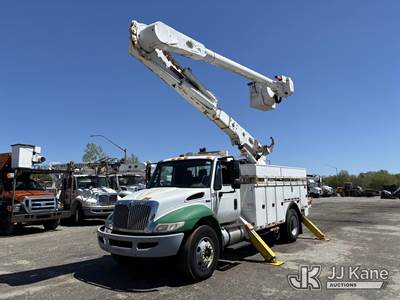 Altec AM55, 60 ft, Over-Center Material Handling Bucket Truck