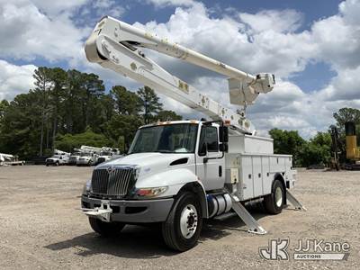 Altec AA55, 61 ft, Material Handling Bucket Truck