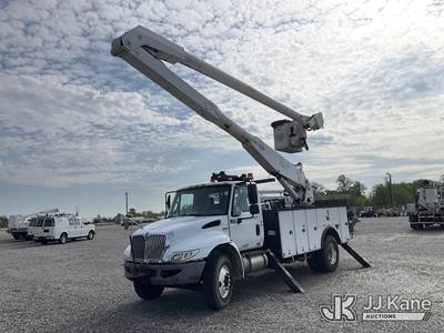 Altec AA755-MH, 60 ft, Material Handling Bucket Truck