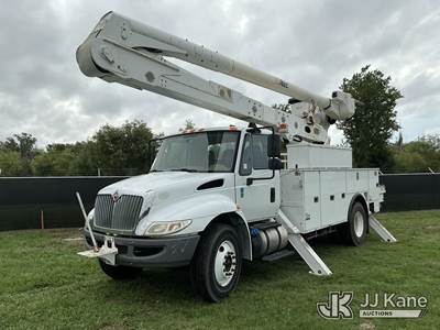 Altec AA55, 61 ft, Material Handling Bucket Truck