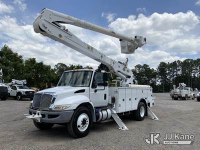 Altec AA55-MH, 60 ft, Material Handling Bucket Truck