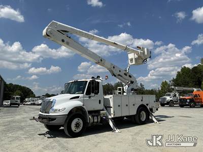Altec AA55-MH, 60 ft, Material Handling Bucket Truck