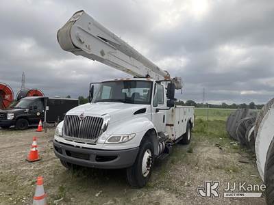 Altec AA55-MH, 60 ft, Material Handling Bucket Truck