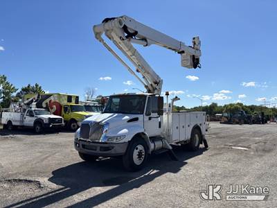 Altec TA-50MH, 55 ft, Articulating & Telescopic Material Handling Bucket Truck
