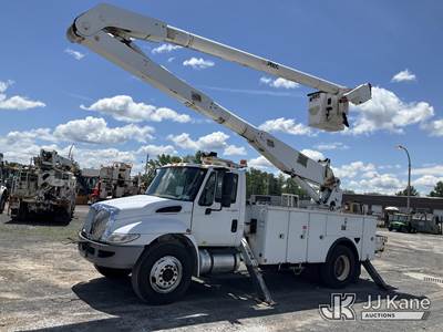 Altec AA755, 60 ft, Material Handling Bucket Truck