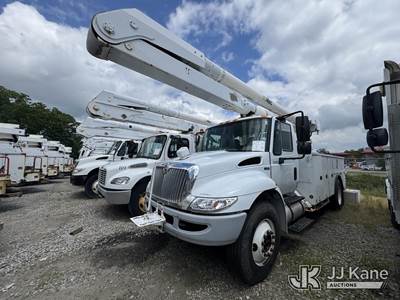 Altec AA755, 60 ft, Material Handling Bucket Truck