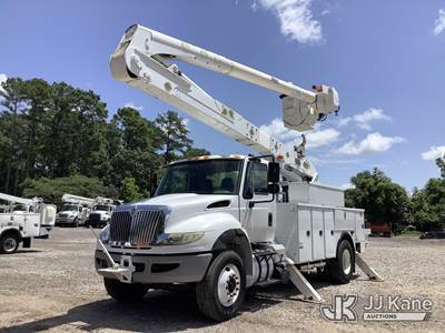 Altec AA55-MH, 60 ft, Material Handling Bucket Truck