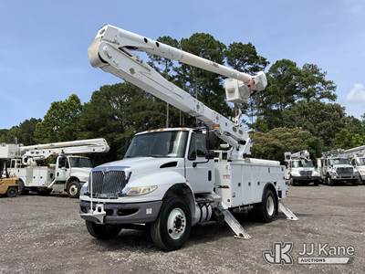 Altec AA55-MH, 61 ft, Material Handling Bucket Truck