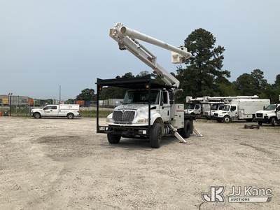 Altec LR758RM, 63 ft, Over-Center Bucket Truck