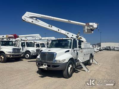 Altec AA55-MH, 60 ft, Material Handling Bucket Truck