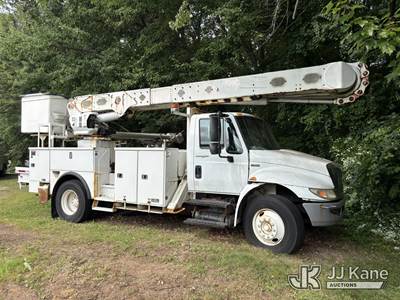 Altec AM55-MH, 60 ft, Over-Center Material Handling Bucket Truck