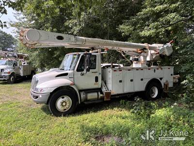 Altec AM55-MH, 60 ft, Over-Center Material Handling Bucket Truck