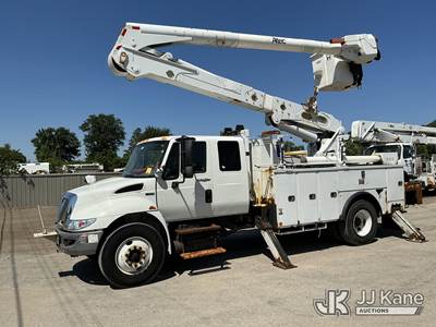 Altec AN46-0C, 51 ft, Over-Center Bucket Truck