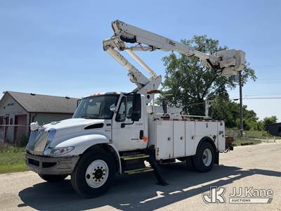 Altec TA41M, 46 ft, Articulating & Telescopic Material Handling Bucket Truck